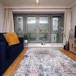 Hamilton Court For 4 Guests, Bright And Location With Balcony And Wi-fi Lejlighed