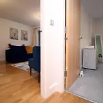 Hamilton Court For 4 Guests, Bright And Location With Balcony And Wi-fi Lejlighed *