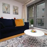 Hamilton Court For 4 Guests, Bright And Location With Balcony And Wi-fi *