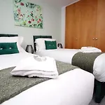 Hamilton Court For 4 Guests, Bright And Location With Balcony And Wi-fi Appartement *