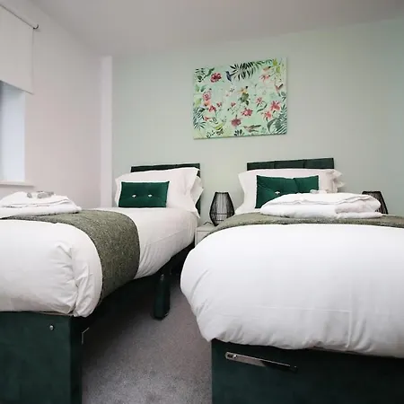 Hamilton Court For 4 Guests, Bright And Location With Balcony And Wi-fi *