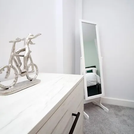 Lägenhet Hamilton Court For 4 Guests, Bright And Location With Balcony And Wi-fi *