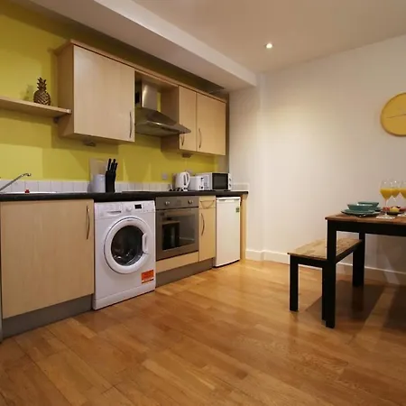 Апартаменти Hamilton Court For 4 Guests, Bright And Location With Balcony And Wi-fi