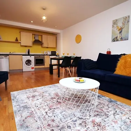 Hamilton Court For 4 Guests, Bright And Location With Balcony And Wi-fi Апартаменти *