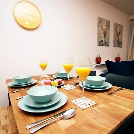 Hamilton Court For 4 Guests, Bright And Location With Balcony And Wi-fi ブリストル