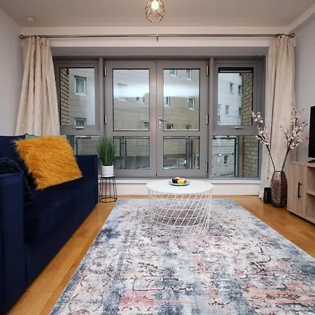 Hamilton Court 1bedroom Apartment, Bright And Location With Balcony And Wi-fi Apartment