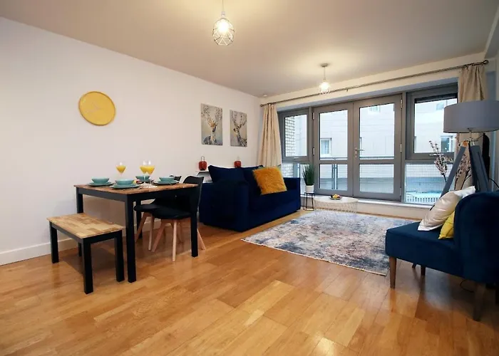 Apartman Hamilton Court For 4 Guests, Bright And Location With Balcony And Wi-fi *