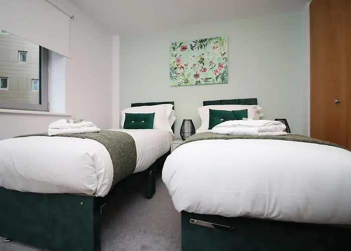 Hamilton Court For 4 Guests, Bright And Location With Balcony And Wi-fi *