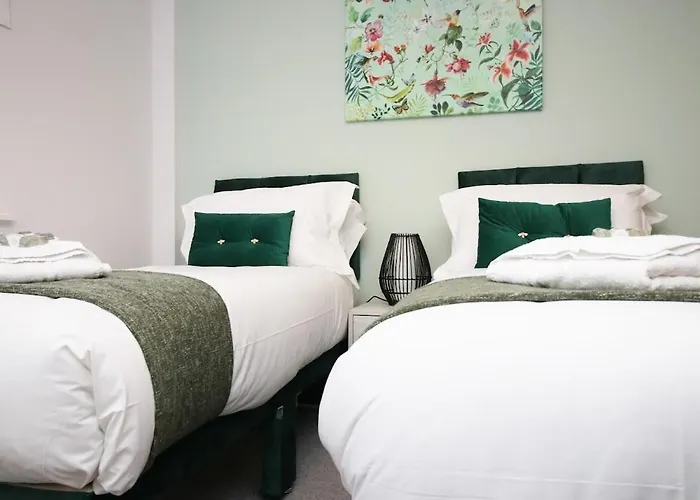 Apartment Hamilton Court For 4 Guests, Bright And Location With Balcony And Wi-fi Bristol