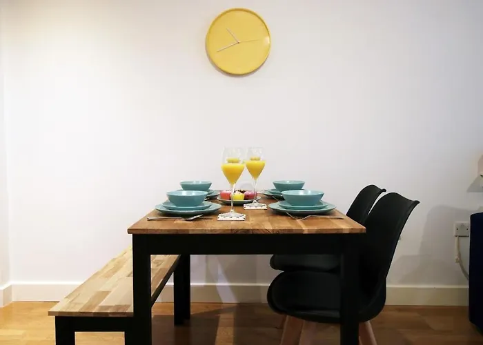 Hamilton Court For 4 Guests, Bright And Location With Balcony And Wi-fi *