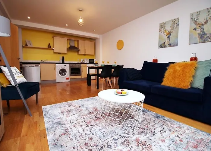 Hamilton Court For 4 Guests, Bright And Location With Balcony And Wi-fi Apartment *