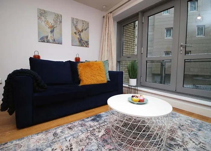 Hamilton Court For 4 Guests, Bright And Location With Balcony And Wi-fi *