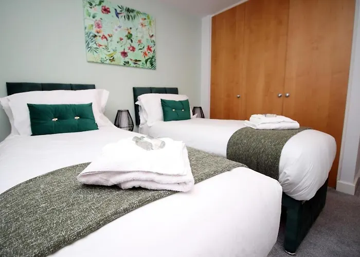 Hamilton Court For 4 Guests, Bright And Location With Balcony And Wi-fi Apartment *