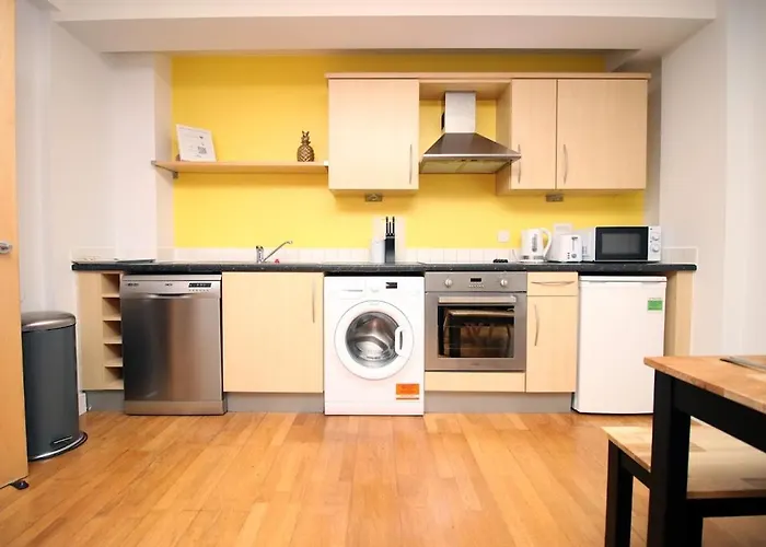 Apartman Hamilton Court For 4 Guests, Bright And Location With Balcony And Wi-fi Bristol