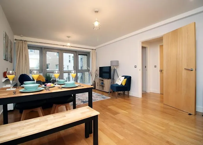Apartman Hamilton Court For 4 Guests, Bright And Location With Balcony And Wi-fi *