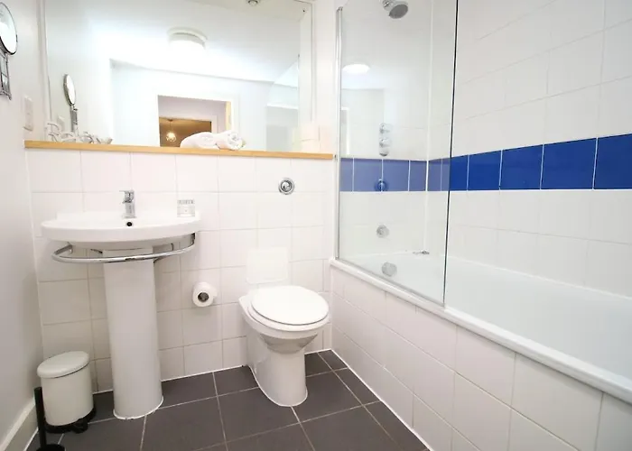 Hamilton Court For 4 Guests, Bright And Location With Balcony And Wi-fi