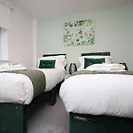 Hamilton Court For 4 Guests, Bright And Location With Balcony And Wi-fi *
