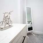 Διαμέρισμα Hamilton Court For 4 Guests, Bright And Location With Balcony And Wi-fi *