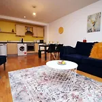 Hamilton Court For 4 Guests, Bright And Location With Balcony And Wi-fi Διαμέρισμα *