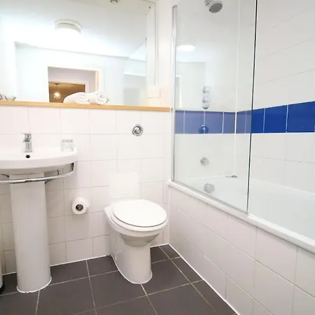 Hamilton Court For 4 Guests, Bright And Location With Balcony And Wi-fi