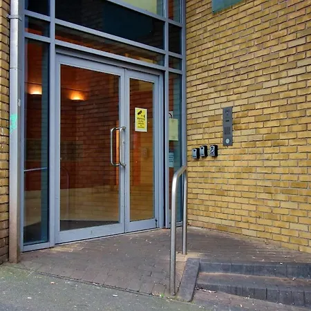 Apartment Bright 1bedroom Apartment, Location With Balcony Bristol