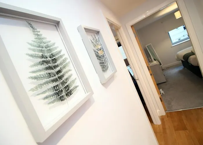 Hamilton Court For 4 Guests, Bright And Location With Balcony And Wi-fi Lejlighed *